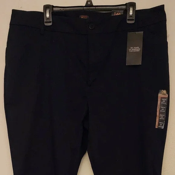 Lee Women's Wrinkle Free Relaxed Fit Dress Pants - NWT Sz 20M - Picture 2 of 8